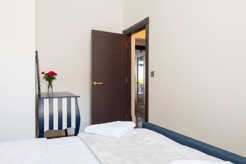 Stylish Beachfront Bolthole With Stunning Sea Views And Luxury Touches Herne Bay Exterior foto