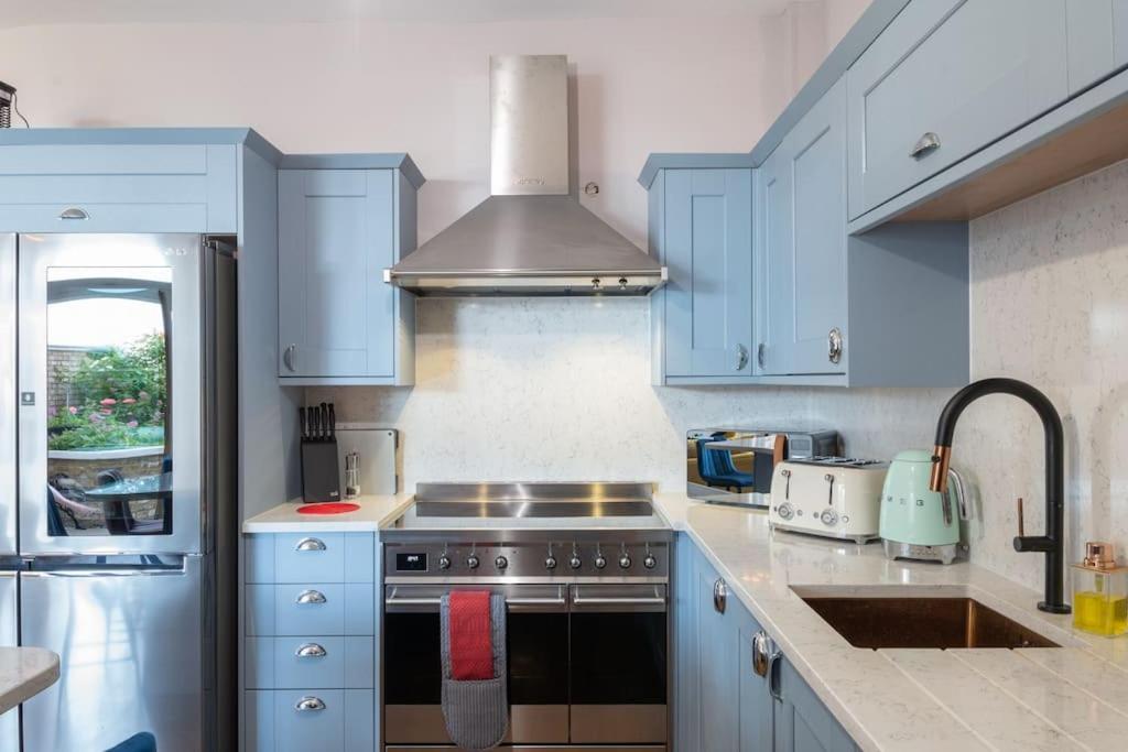 Stylish Beachfront Bolthole With Stunning Sea Views And Luxury Touches Herne Bay Exterior foto