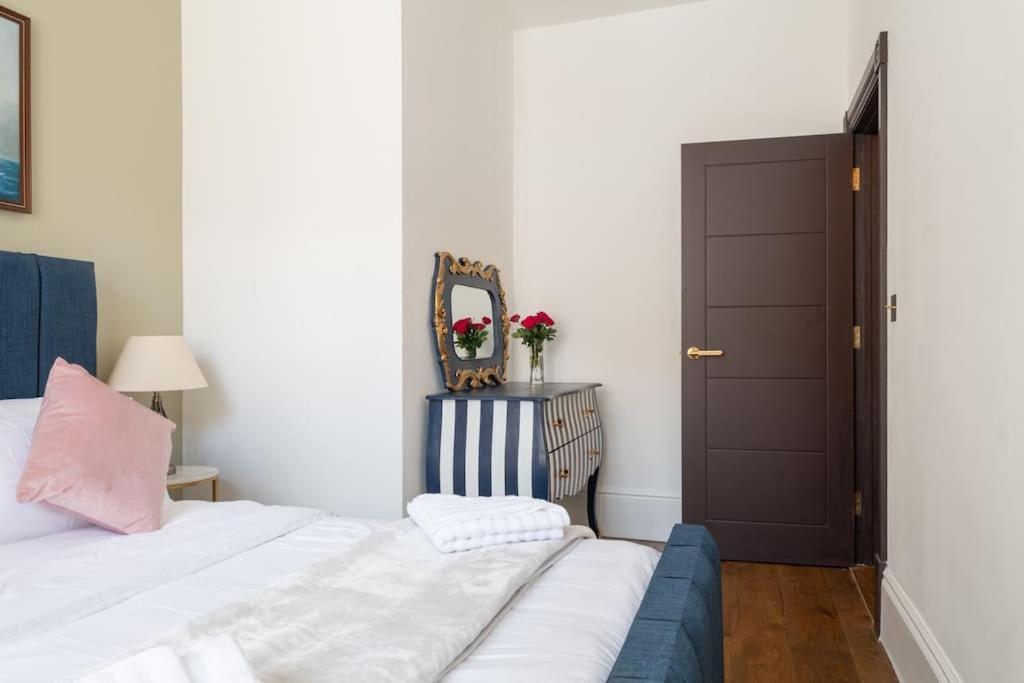 Stylish Beachfront Bolthole With Stunning Sea Views And Luxury Touches Herne Bay Exterior foto